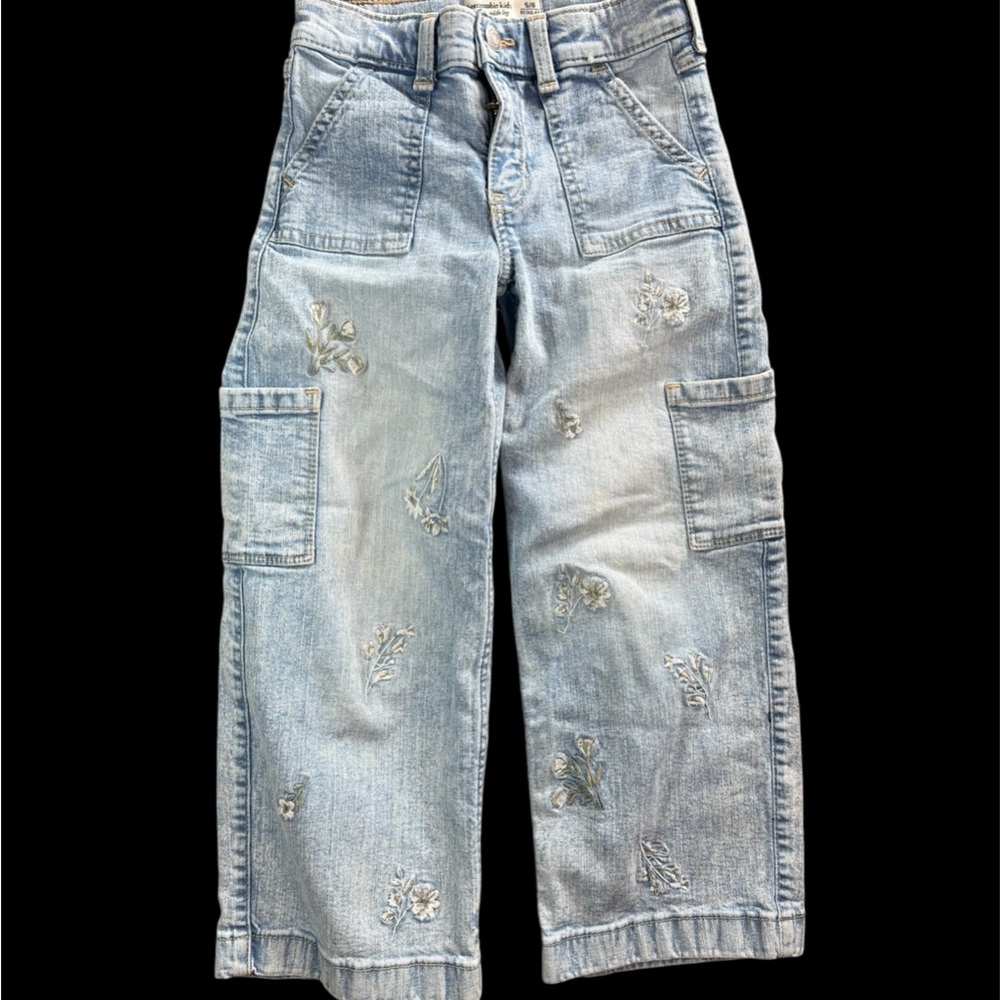 Abercrombie kids Embroidered Light Blue Denim Cargo Pants size 5/6 regular